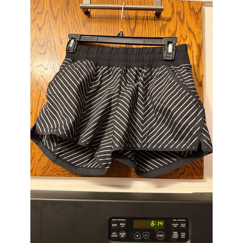 Lululemon Athletica Black White Stripe Running Athletic Shorts Women's Size‎ 6
